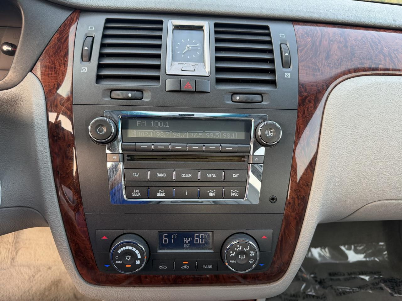 Cadillac DTS Sedan 2007