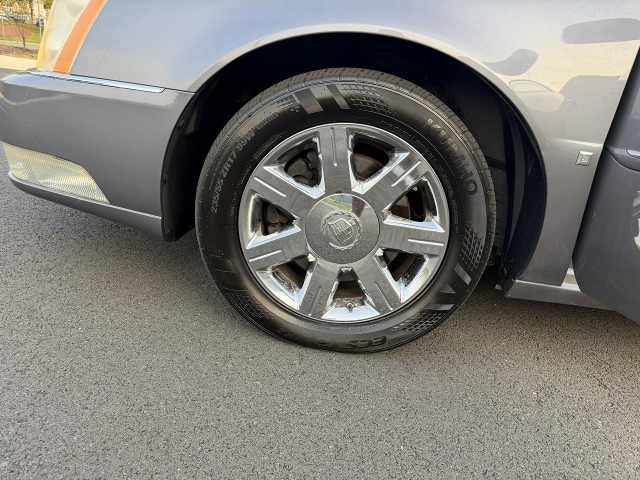 Cadillac DTS Sedan 2007