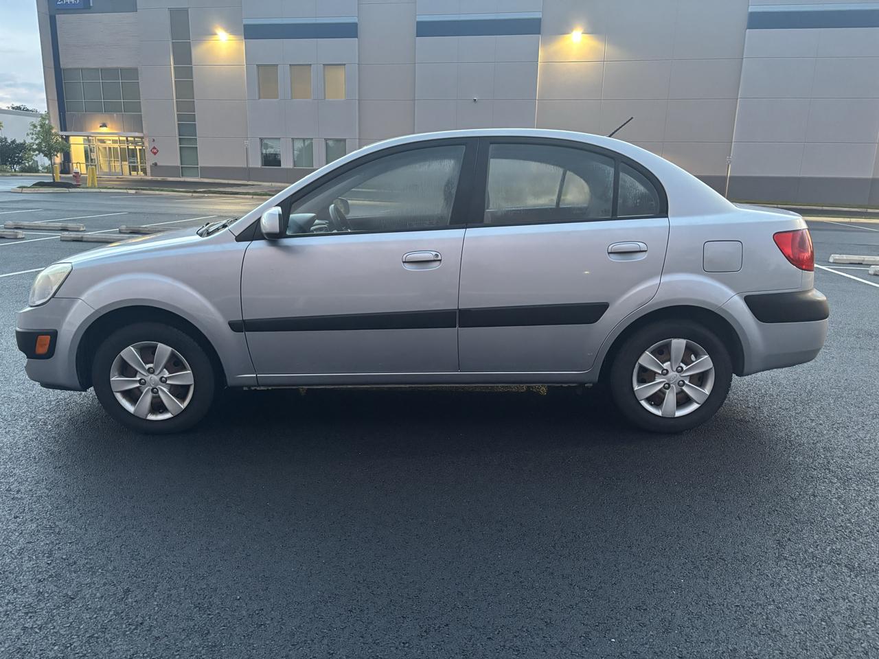 Kia Rio 4dr Sdn LX 2008