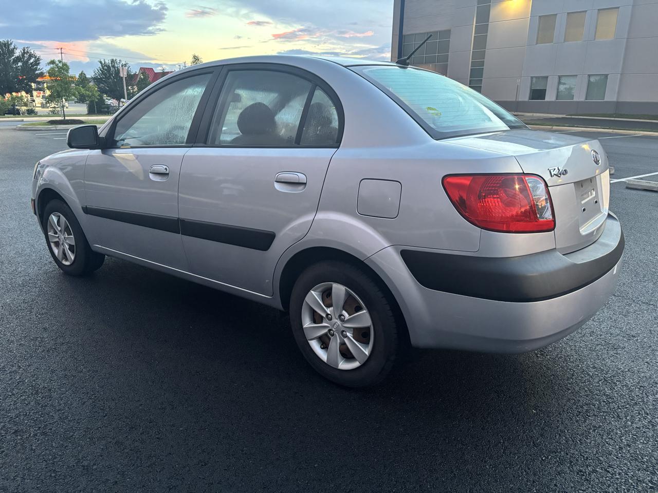 Kia Rio 4dr Sdn LX 2008