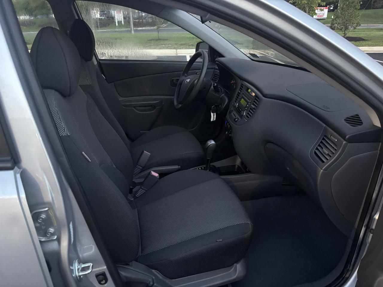 Kia Rio 4dr Sdn LX 2008