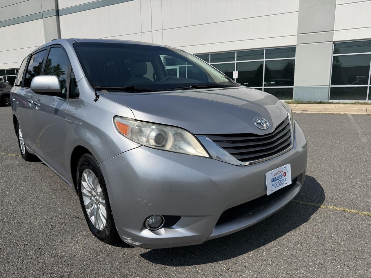 2013 Toyota Sienna XLE FWD 8-Passenger V6