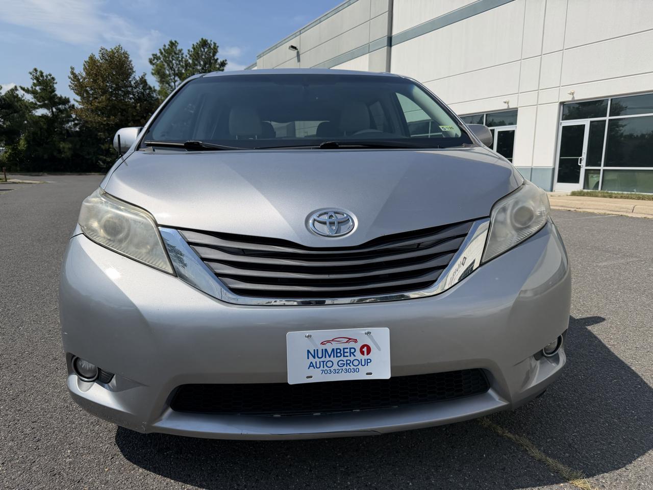 Toyota Sienna XLE FWD 8-Passenger V6 2013