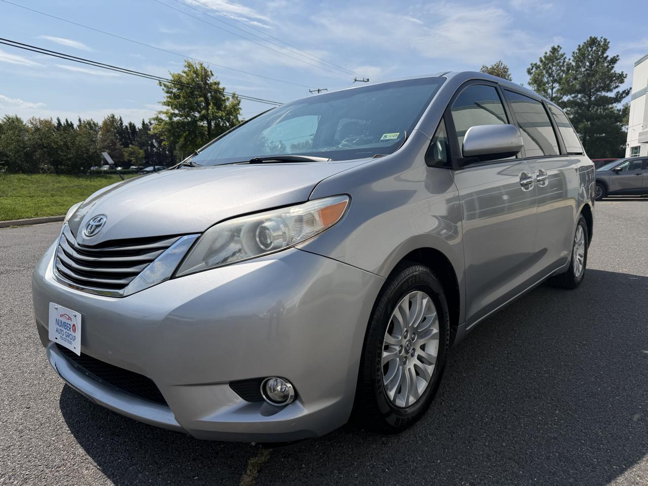Toyota Sienna XLE FWD 8-Passenger V6 2013