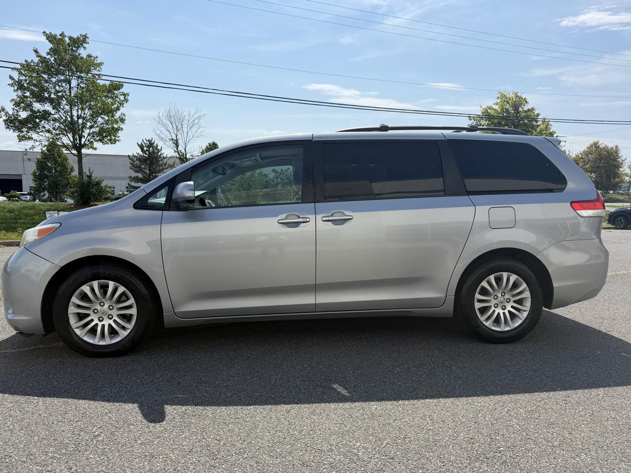 Toyota Sienna XLE FWD 8-Passenger V6 2013