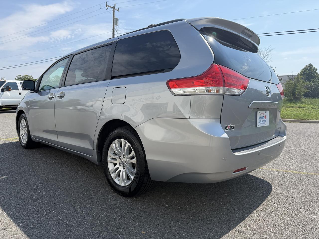 Toyota Sienna XLE FWD 8-Passenger V6 2013