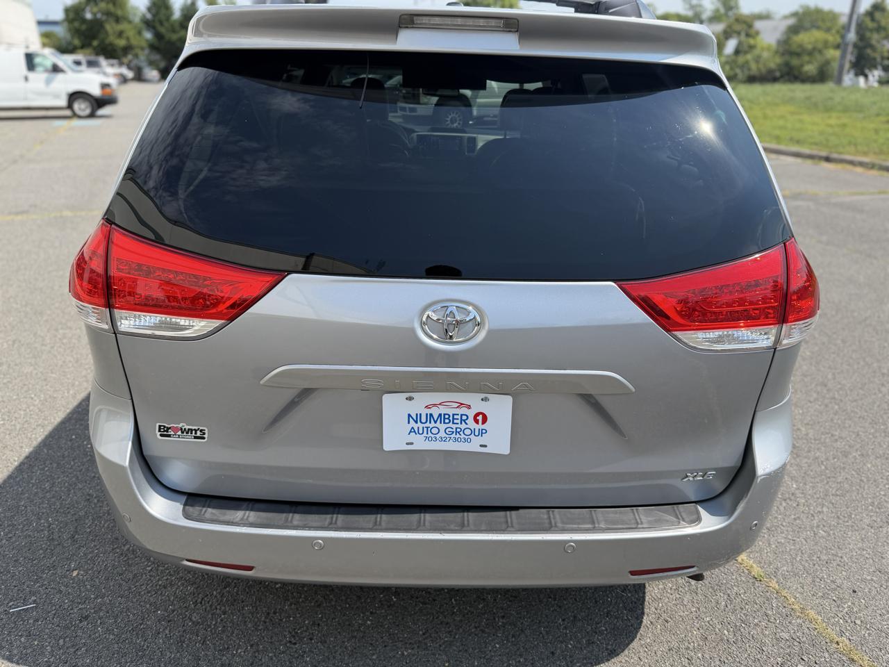 Toyota Sienna XLE FWD 8-Passenger V6 2013