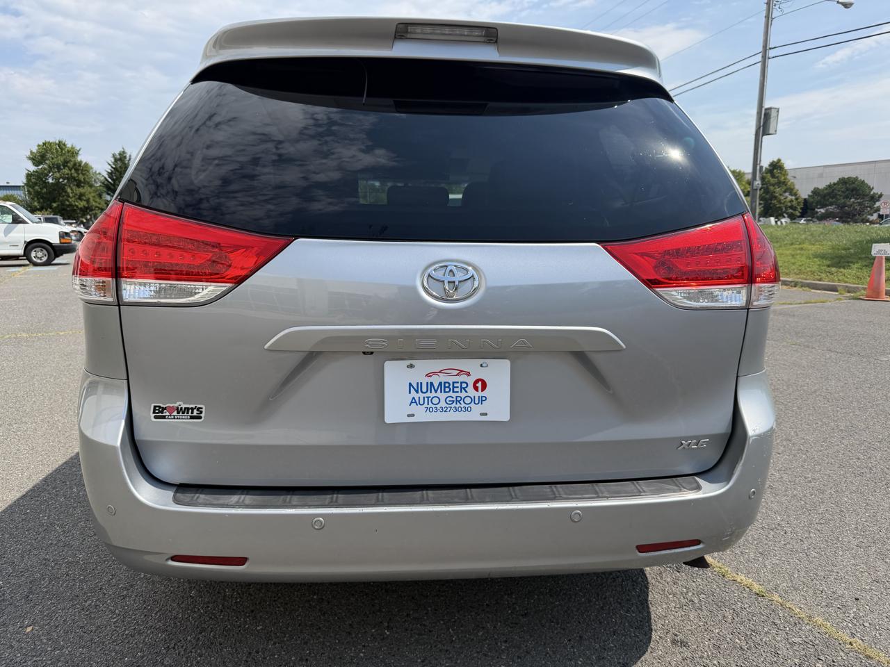 Toyota Sienna XLE FWD 8-Passenger V6 2013