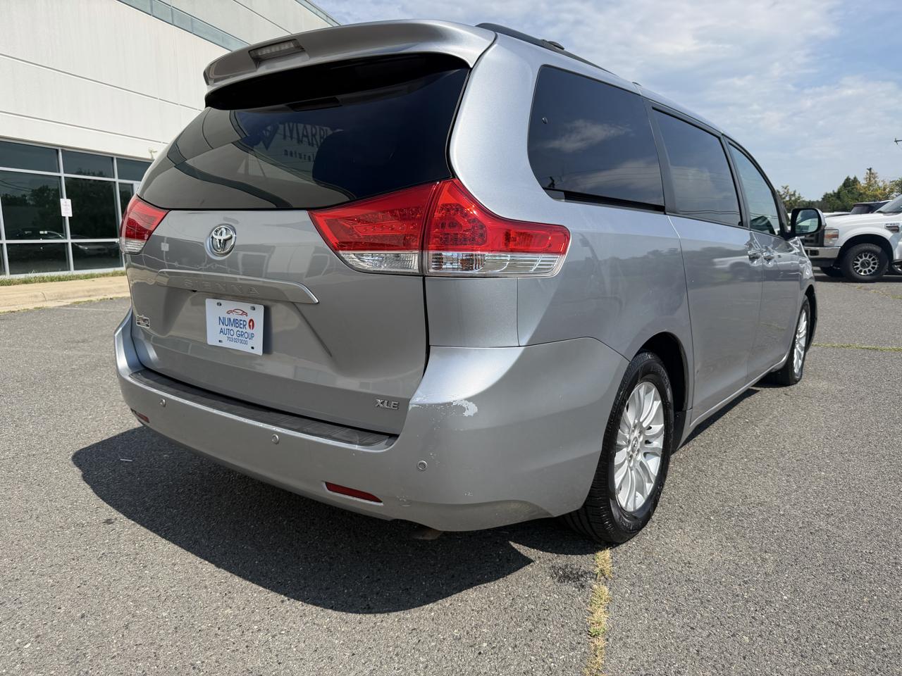 Toyota Sienna XLE FWD 8-Passenger V6 2013