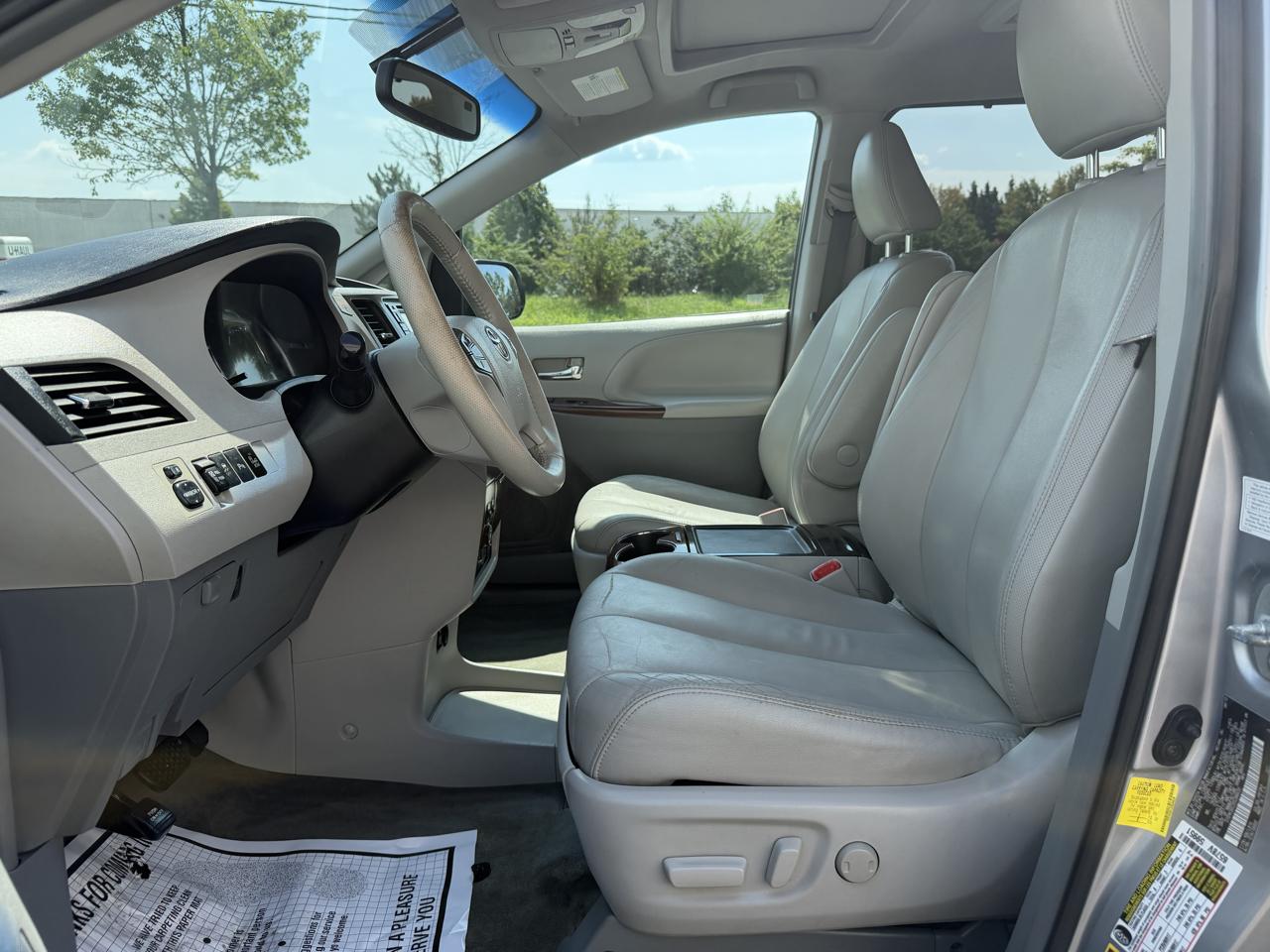Toyota Sienna XLE FWD 8-Passenger V6 2013