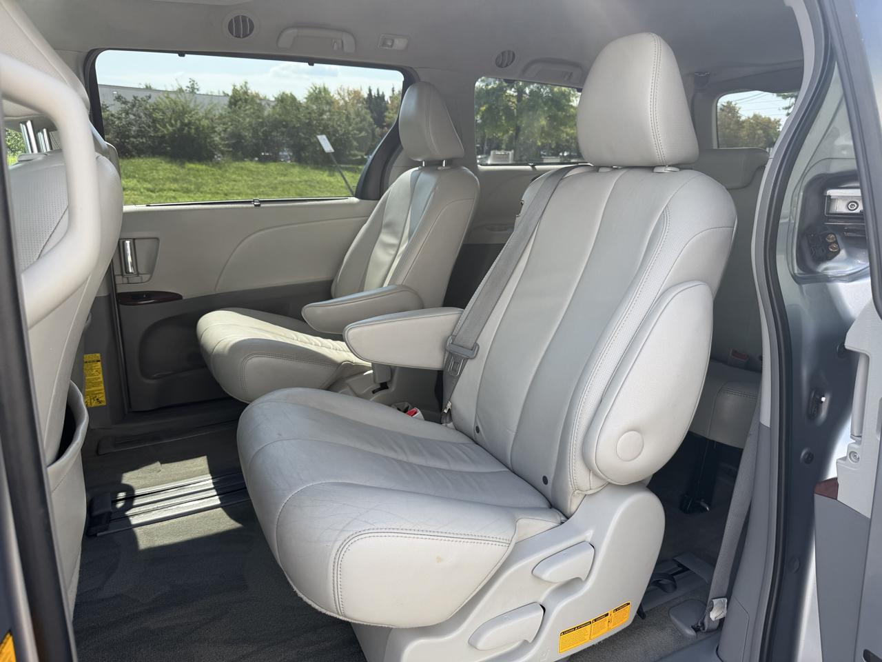 Toyota Sienna XLE FWD 8-Passenger V6 2013