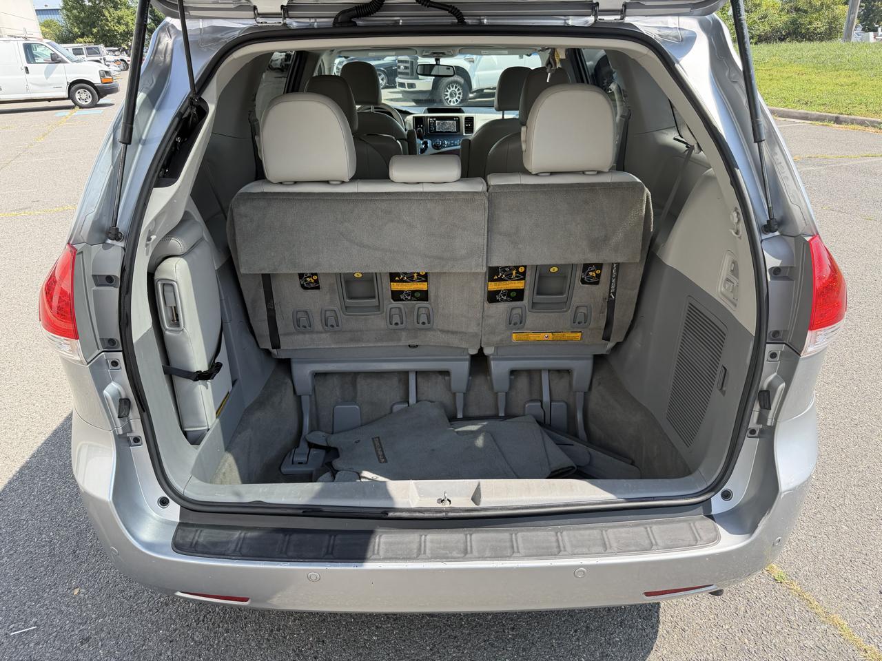 Toyota Sienna XLE FWD 8-Passenger V6 2013