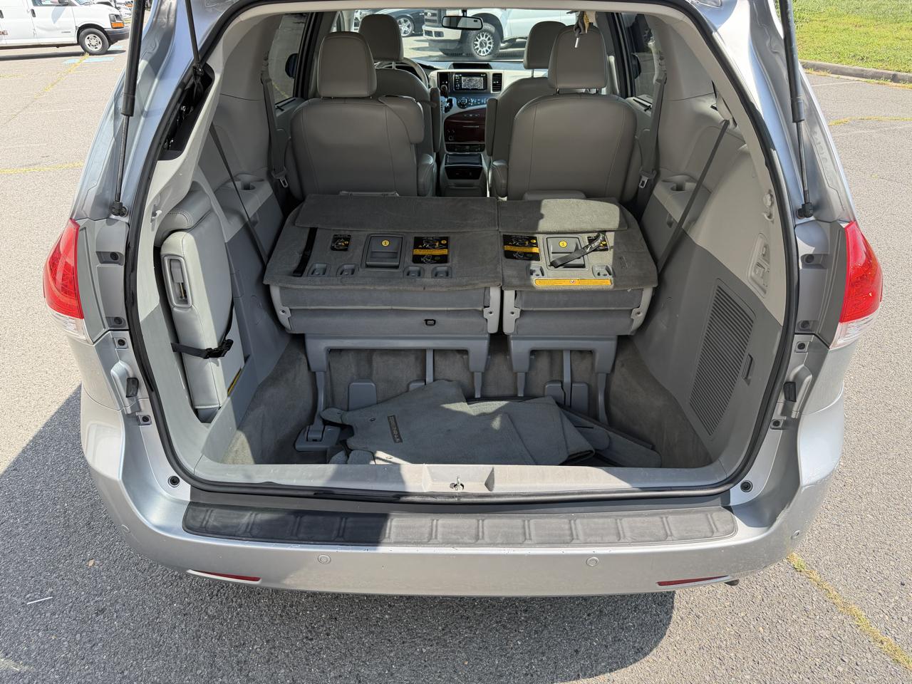 Toyota Sienna XLE FWD 8-Passenger V6 2013