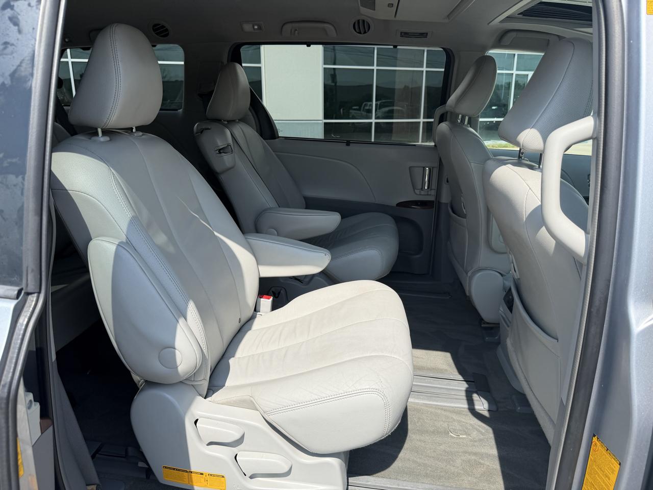Toyota Sienna XLE FWD 8-Passenger V6 2013