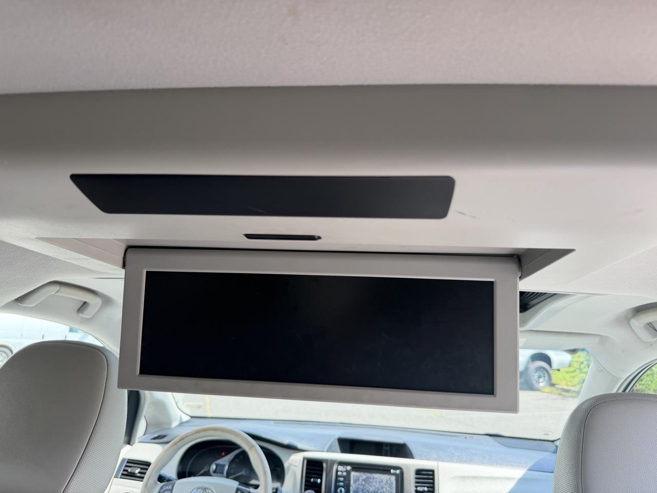Toyota Sienna XLE FWD 8-Passenger V6 2013