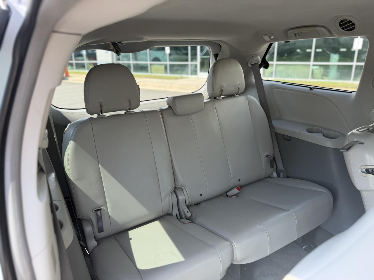 Toyota Sienna XLE FWD 8-Passenger V6 2013