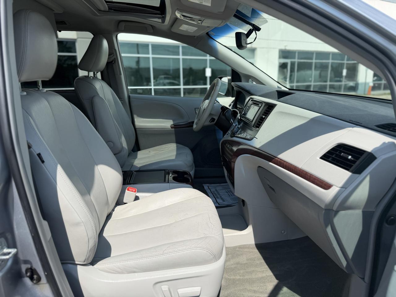 Toyota Sienna XLE FWD 8-Passenger V6 2013