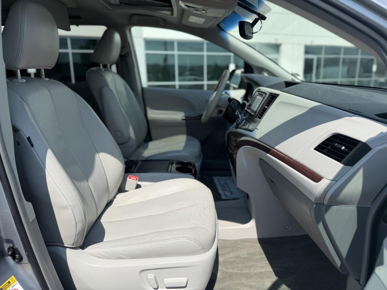 Toyota Sienna XLE FWD 8-Passenger V6 2013
