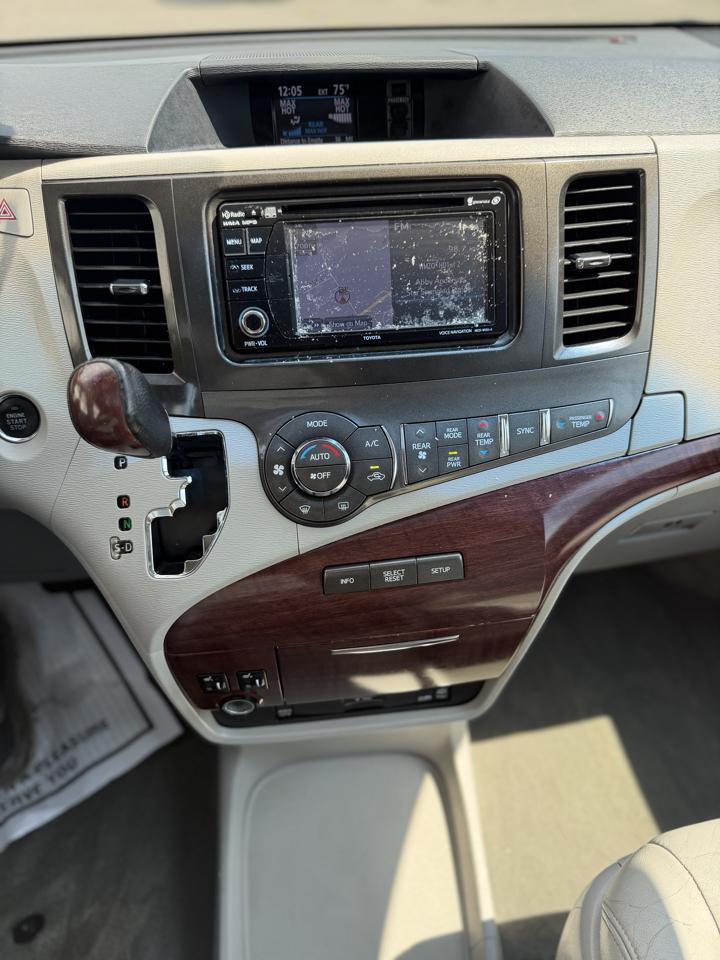 Toyota Sienna XLE FWD 8-Passenger V6 2013