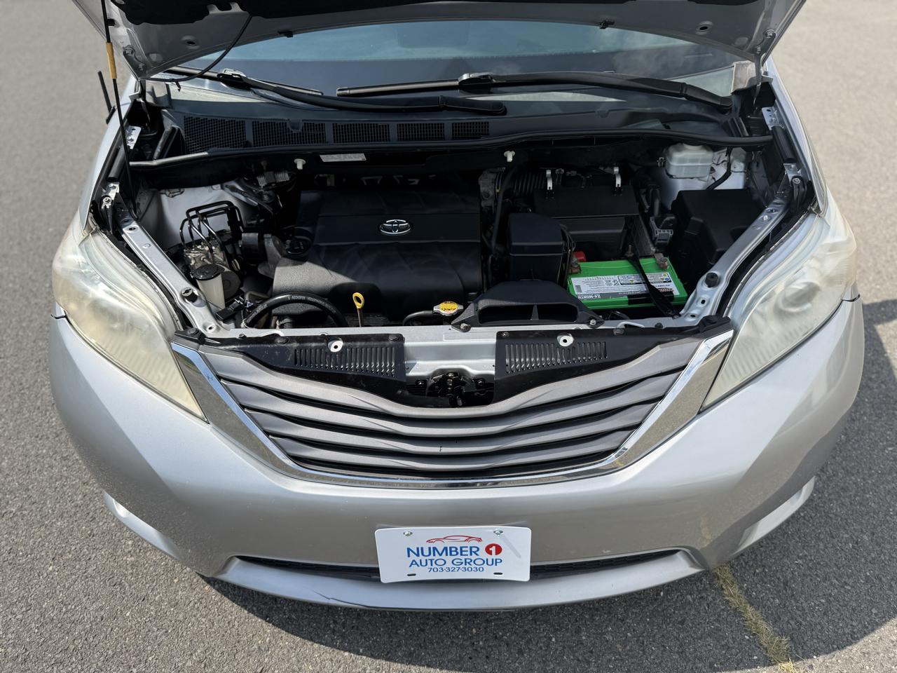 Toyota Sienna XLE FWD 8-Passenger V6 2013