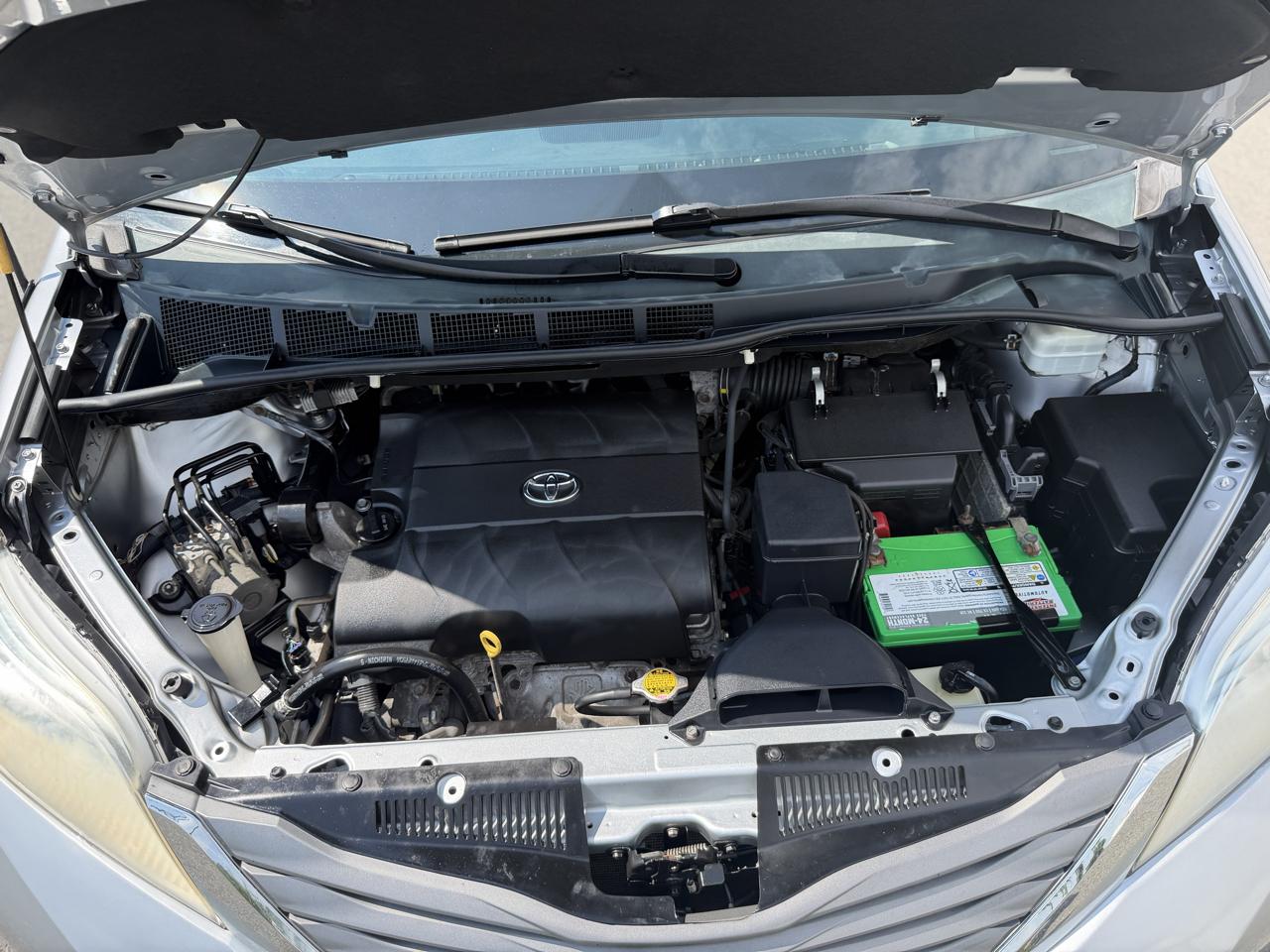 Toyota Sienna XLE FWD 8-Passenger V6 2013