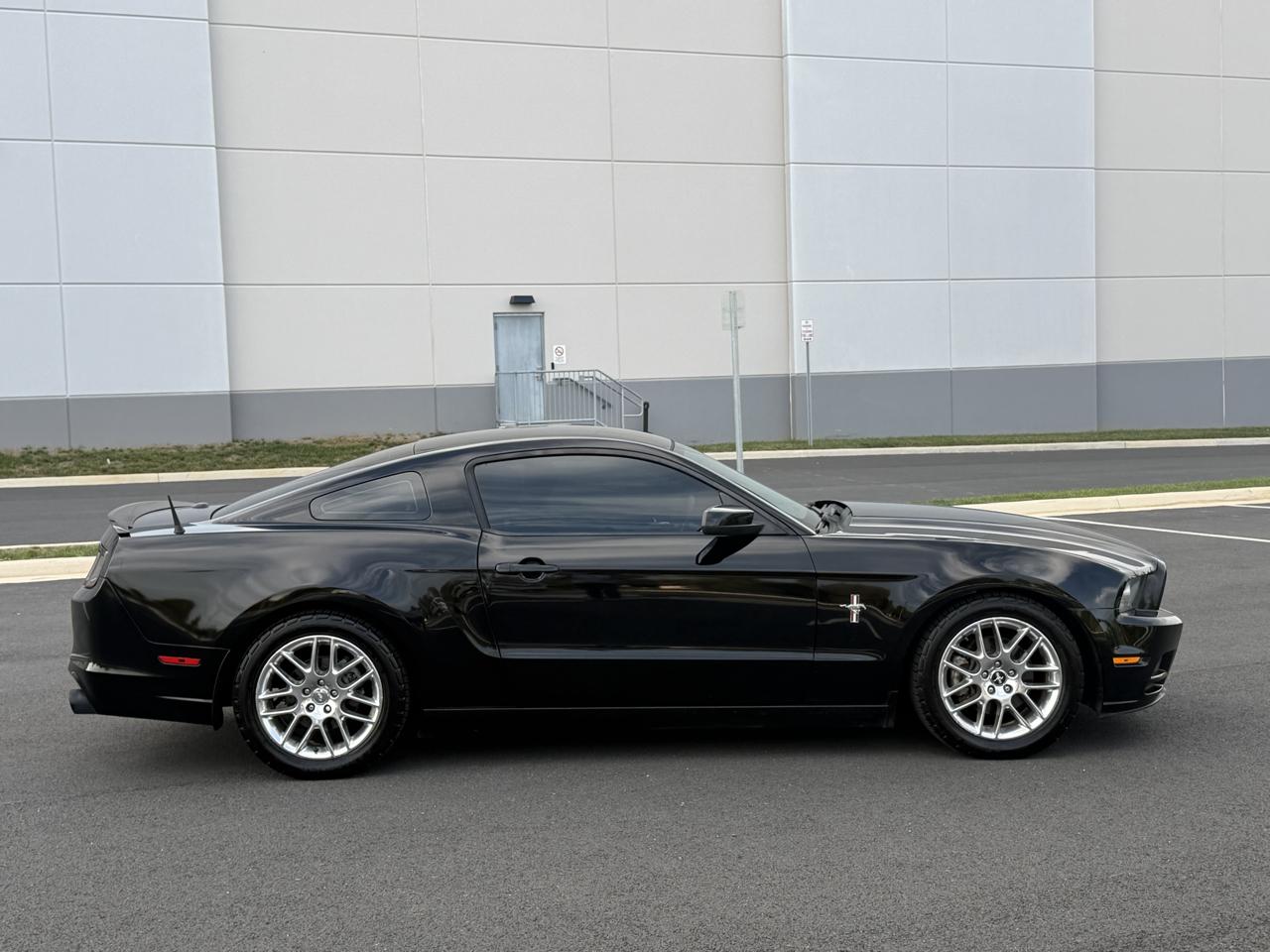 Ford Mustang V6 Coupe 2013