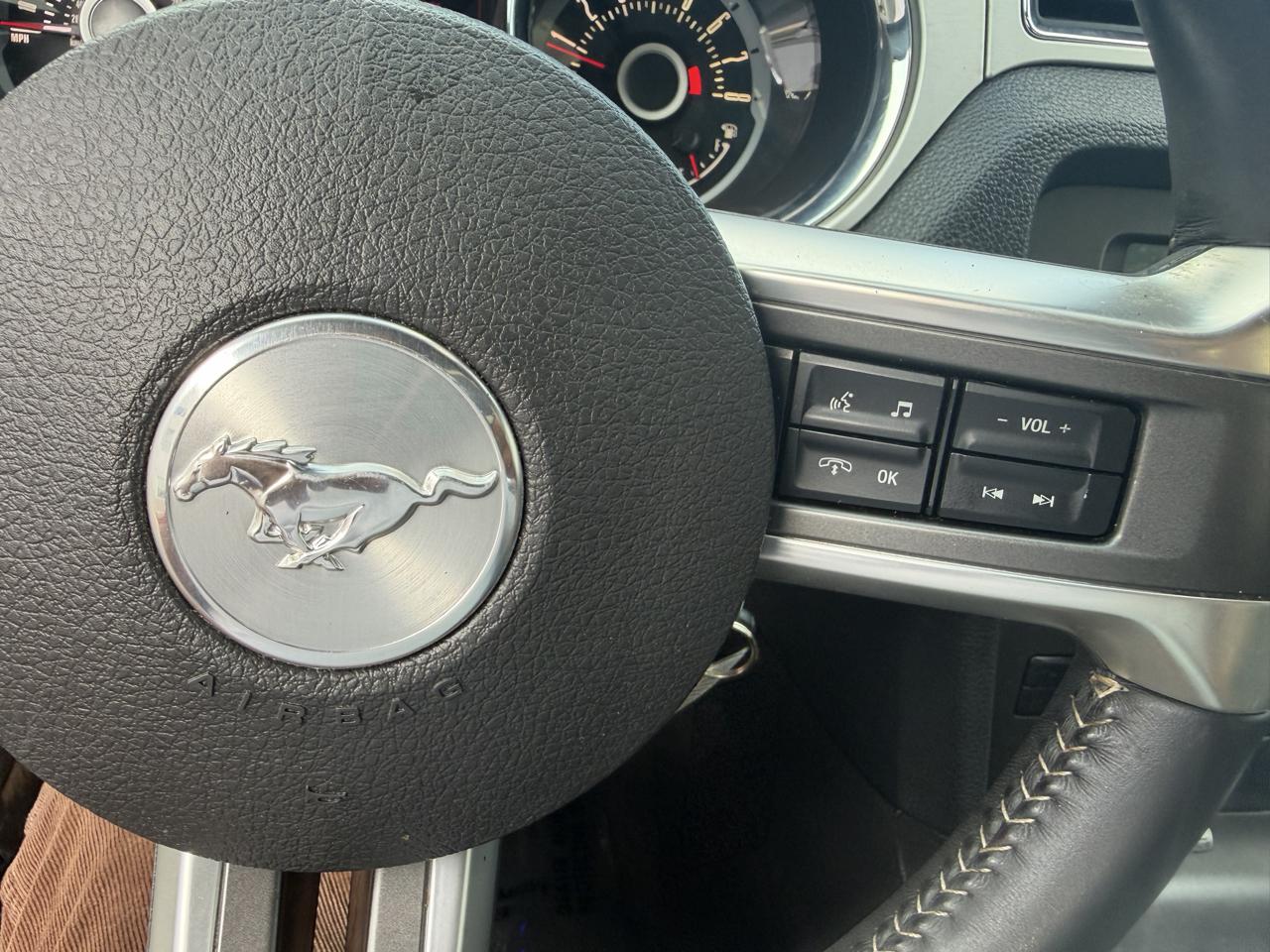 Ford Mustang V6 Coupe 2013