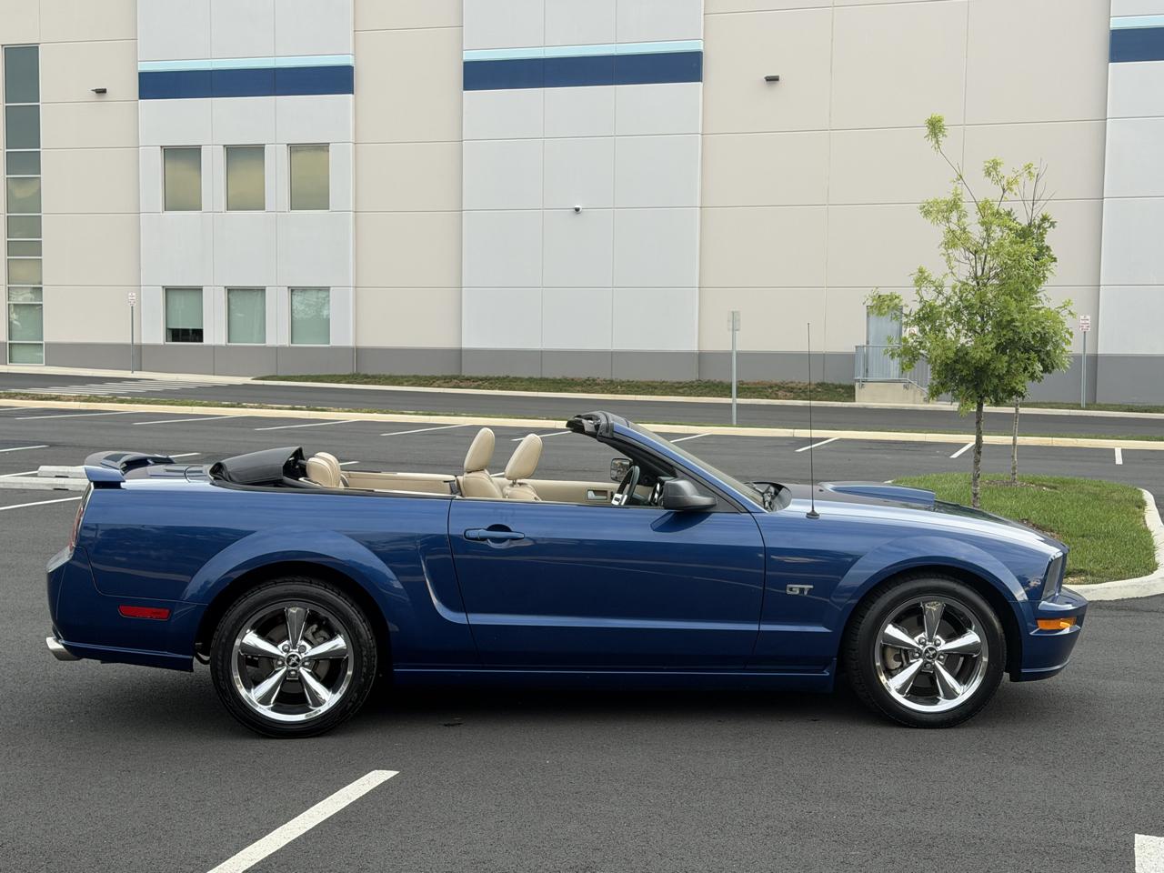 Ford Mustang GT Deluxe Convertible 2008