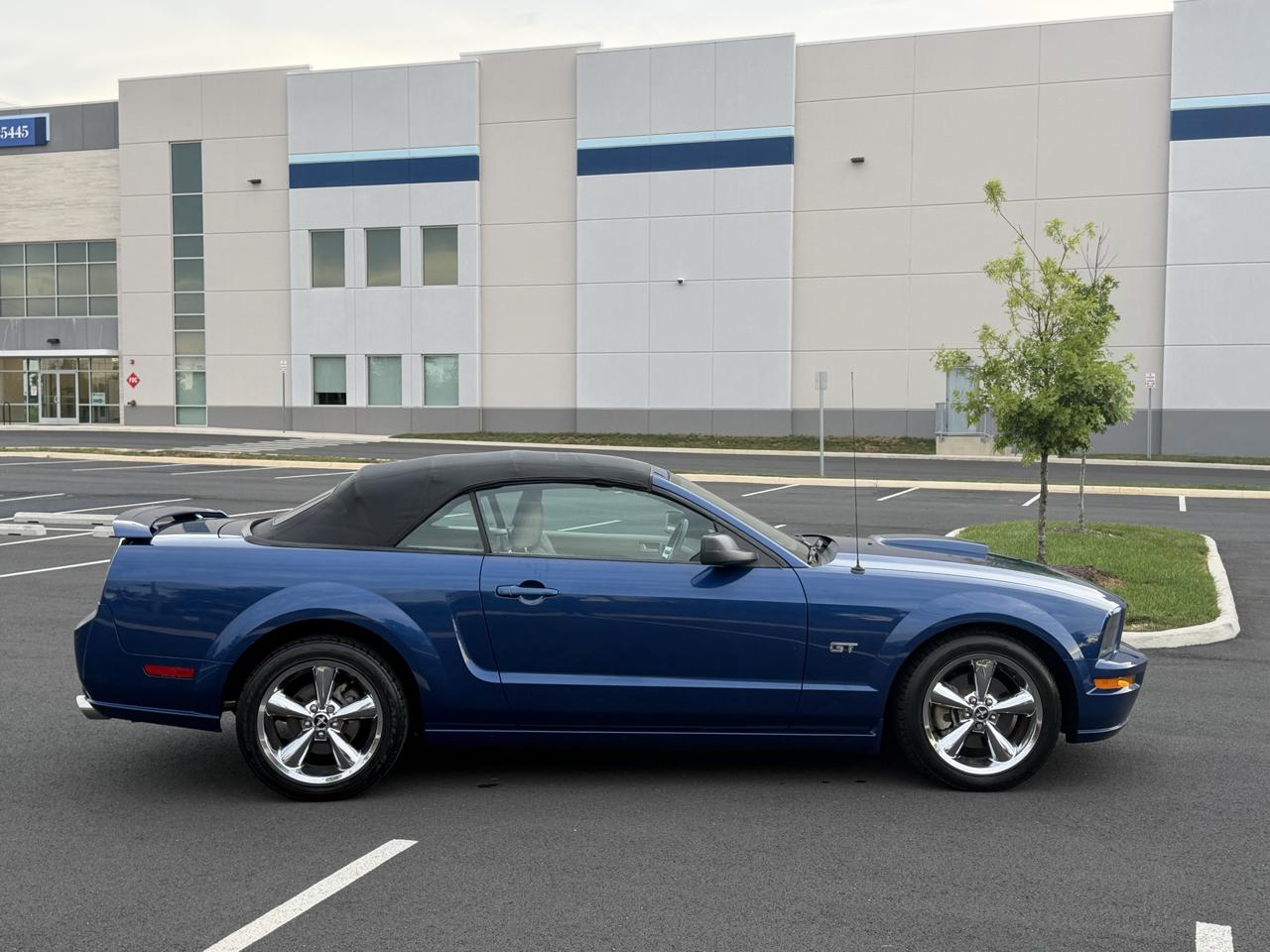 Ford Mustang GT Deluxe Convertible 2008