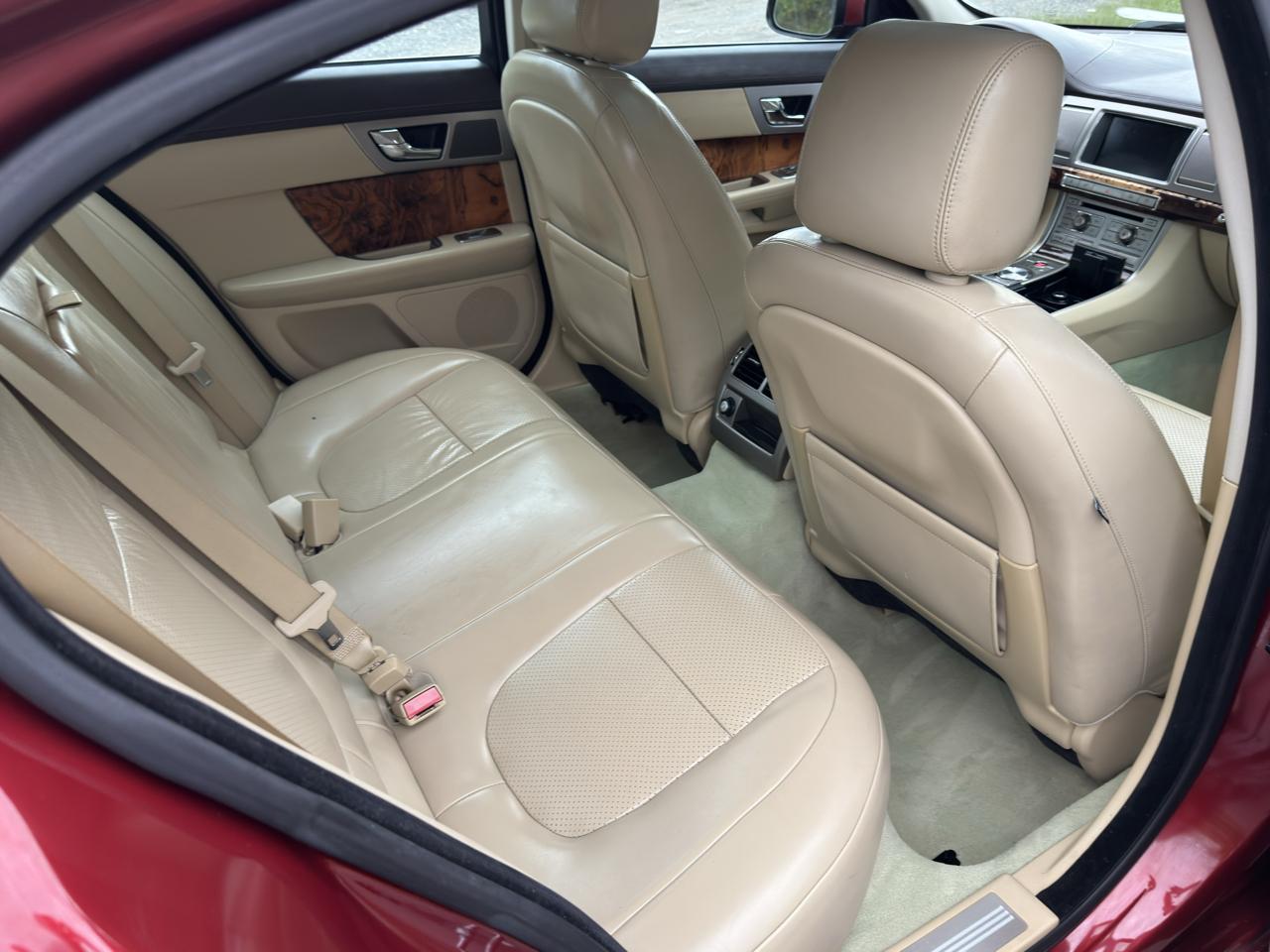 Jaguar XF-Series XF Premium 2011