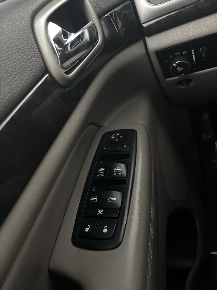 Jeep Grand Cherokee Laredo 4WD 2012