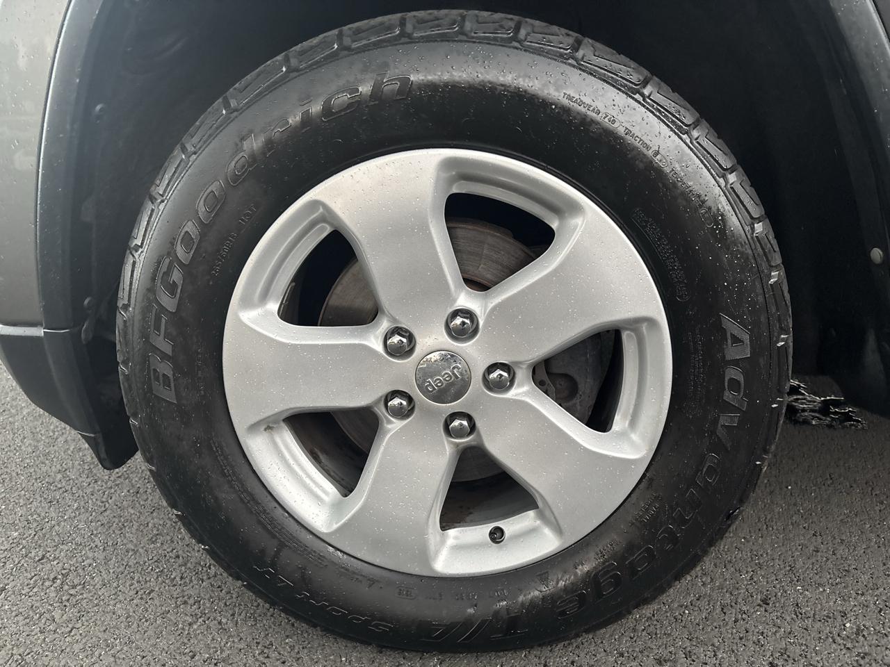 Jeep Grand Cherokee Laredo 4WD 2012