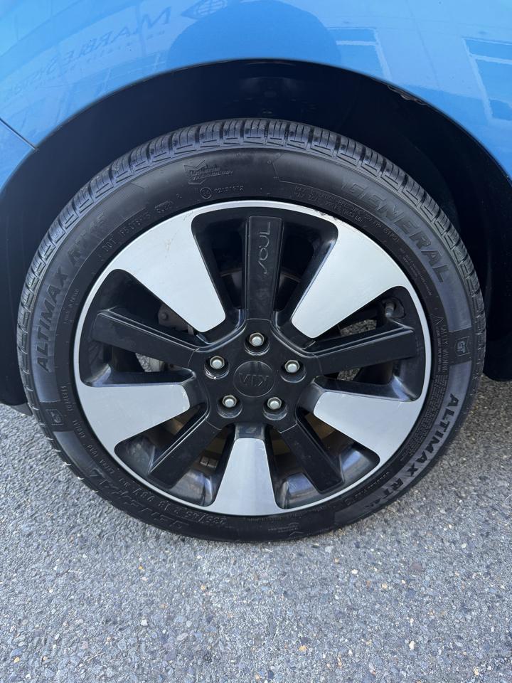 Kia Soul + w/Signature 2.0 Special Edition 2016