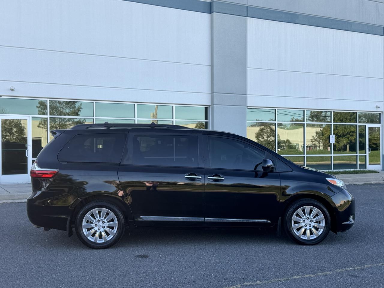 Toyota Sienna Limited AWD 7-Passenger V6 2015