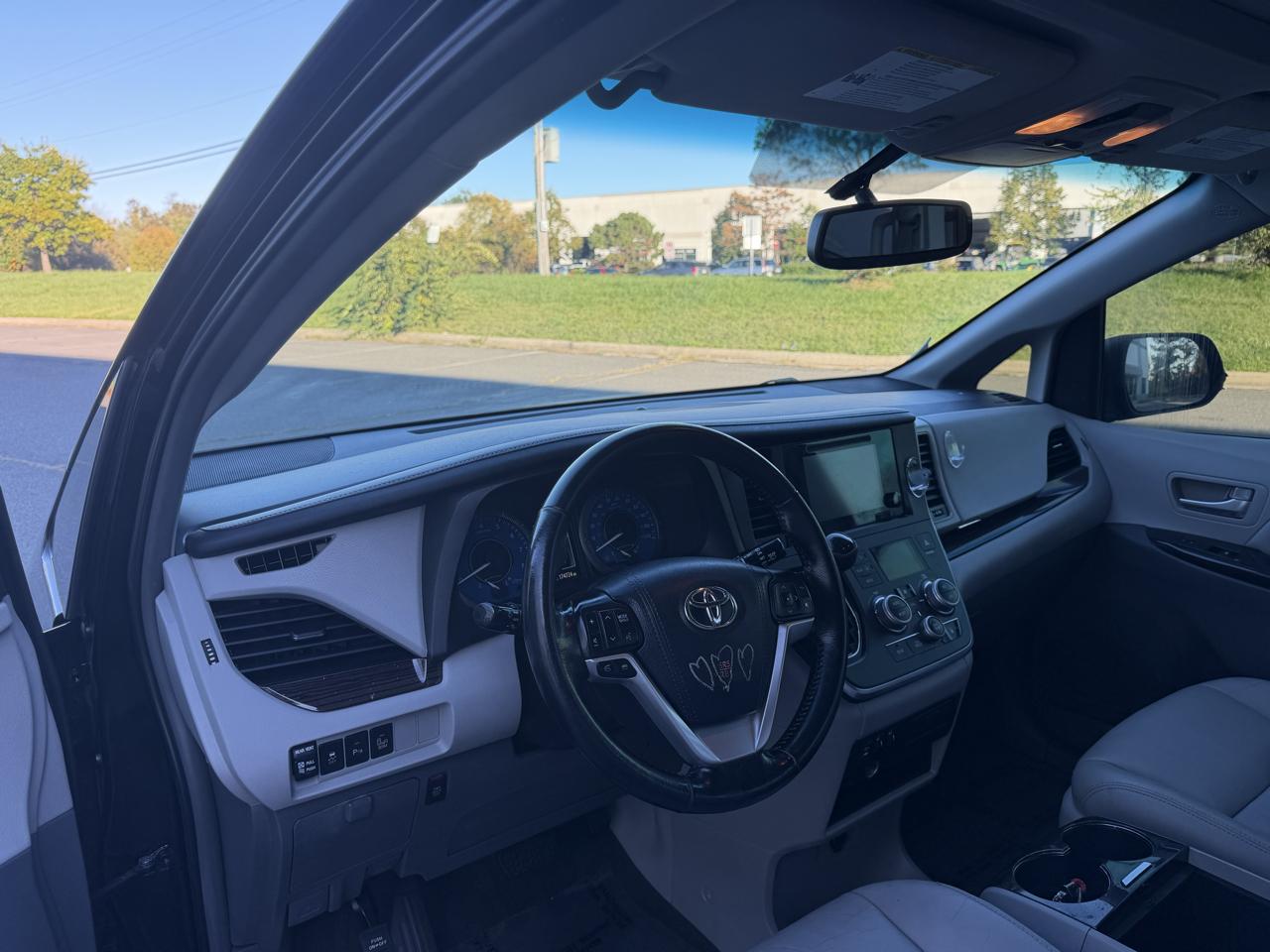 Toyota Sienna Limited AWD 7-Passenger V6 2015