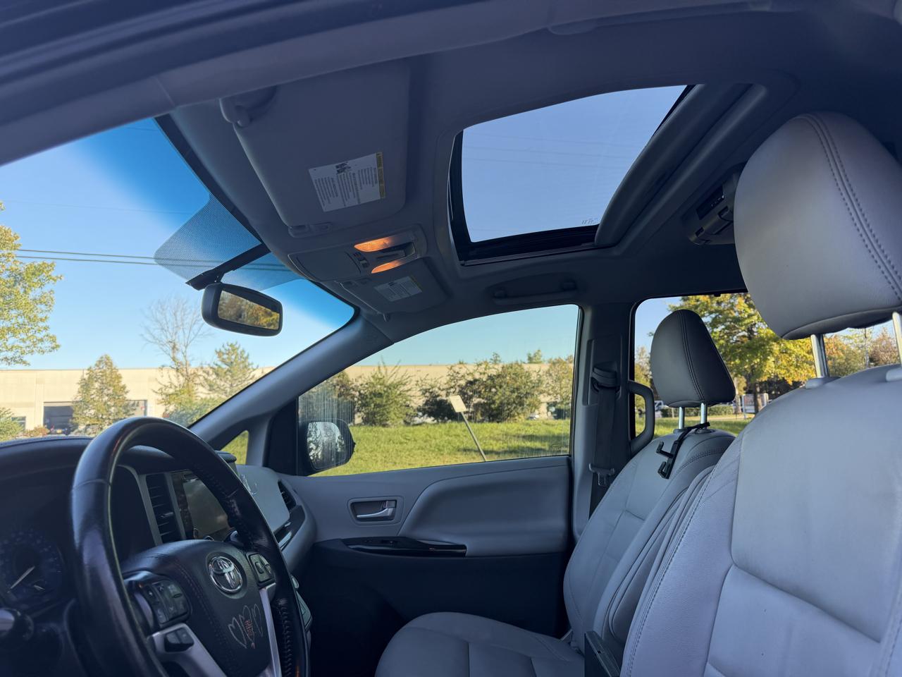 Toyota Sienna Limited AWD 7-Passenger V6 2015
