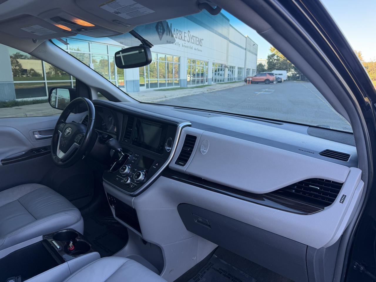 Toyota Sienna Limited AWD 7-Passenger V6 2015