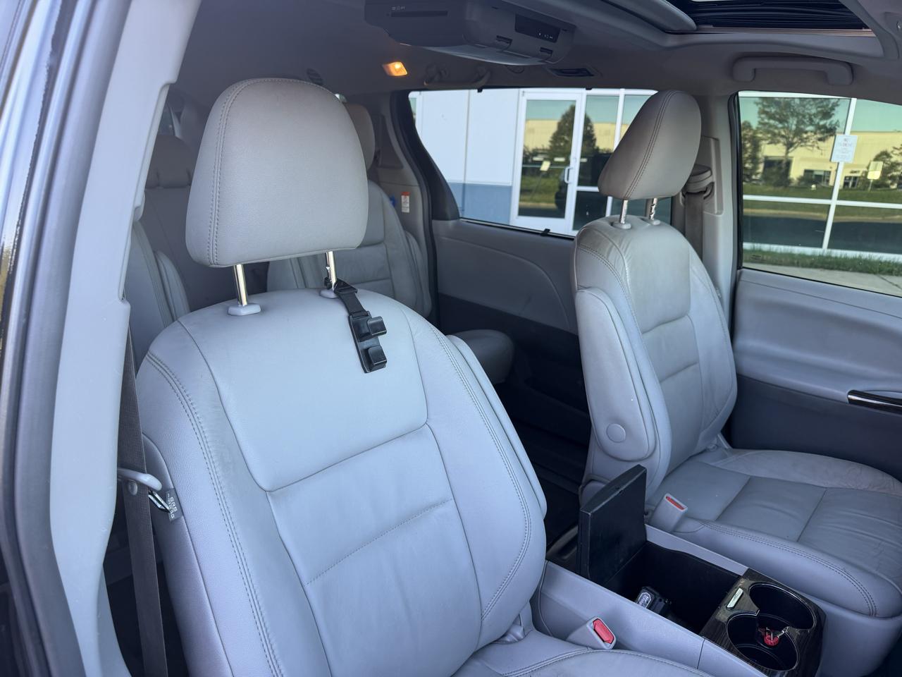 Toyota Sienna Limited AWD 7-Passenger V6 2015