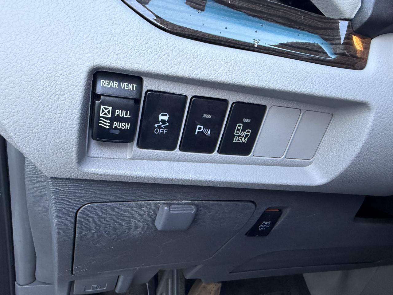 Toyota Sienna Limited AWD 7-Passenger V6 2015