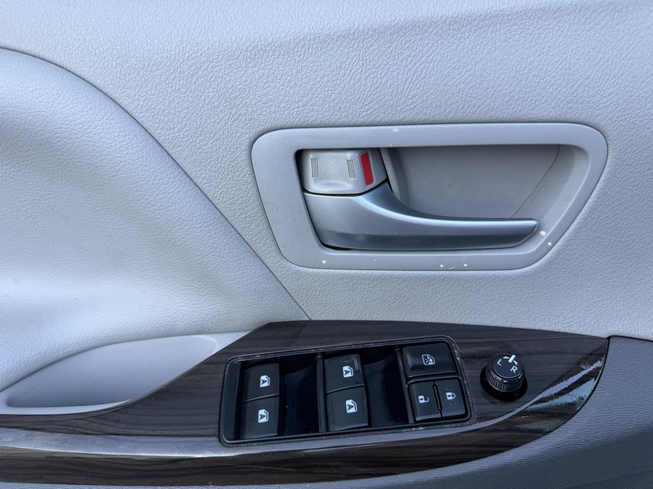 Toyota Sienna Limited AWD 7-Passenger V6 2015