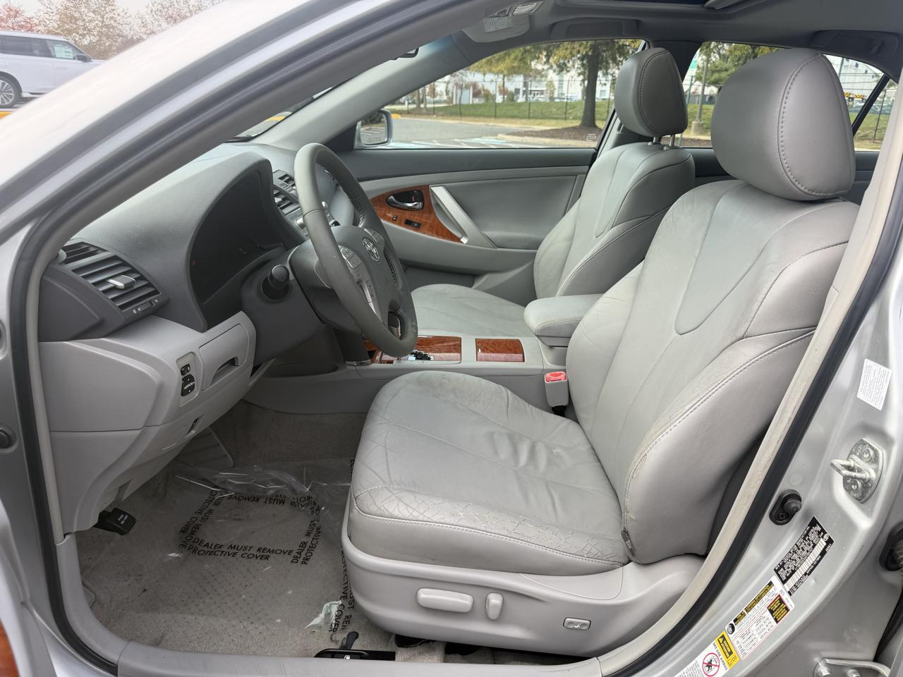 Toyota Camry LE V6 6-Spd AT 2010
