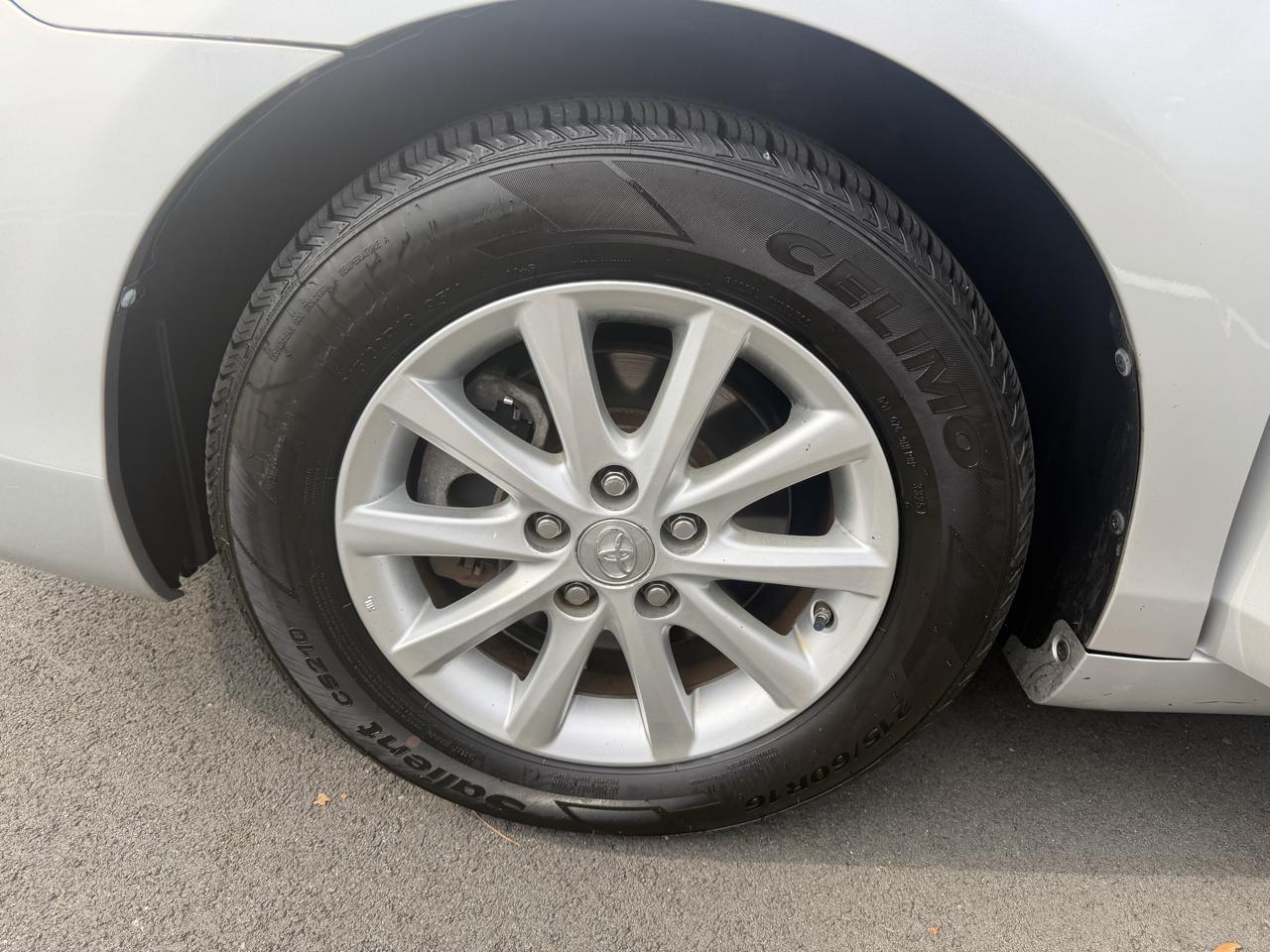 Toyota Camry LE V6 6-Spd AT 2010