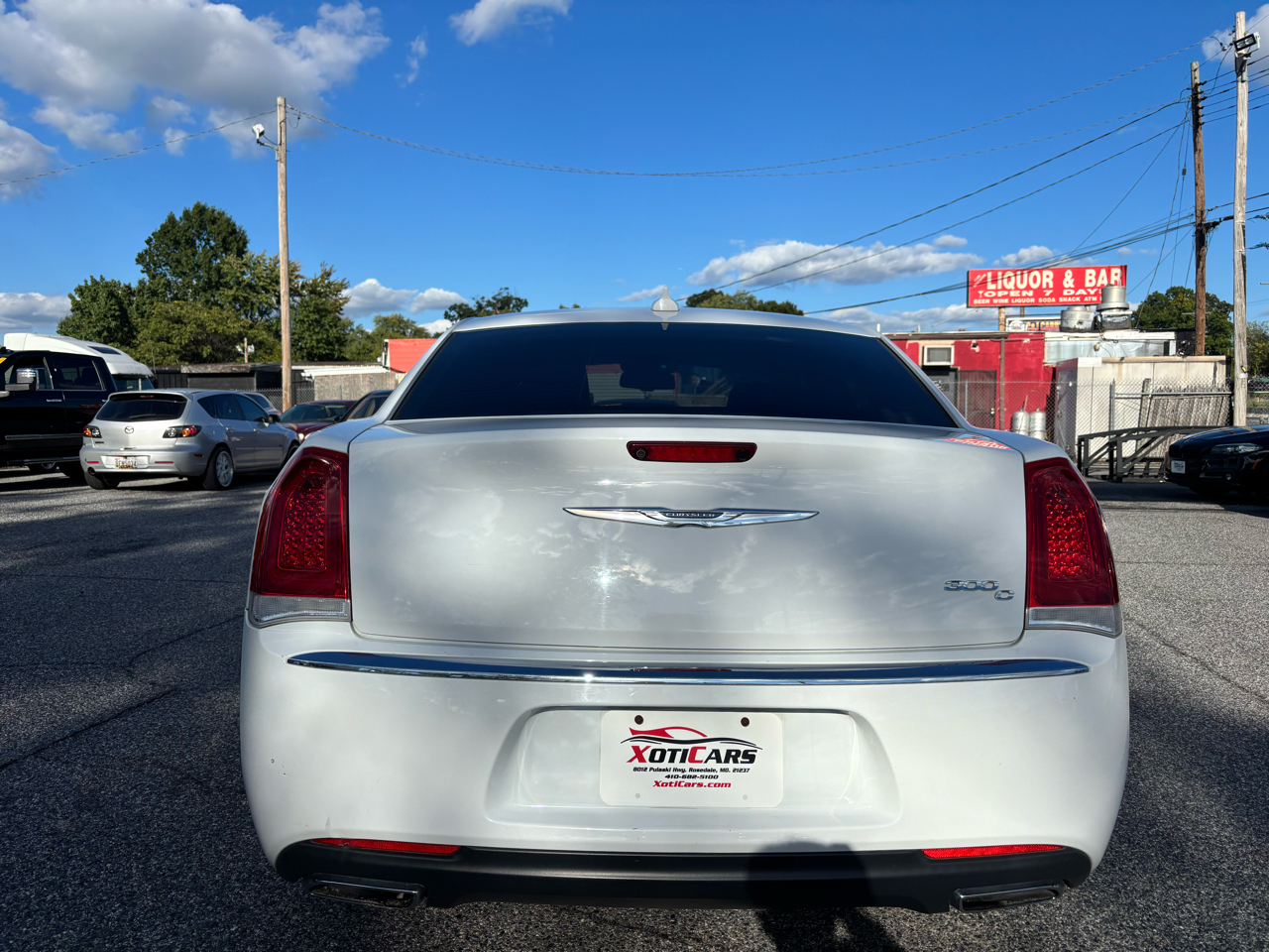 2016 Chrysler 300 C photo 4