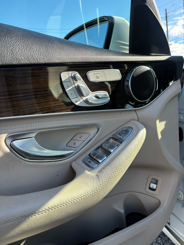 Mercedes-Benz C-Class C300 4MATIC Sedan 2016 Mercedes-Benz C-Class C300 4MATIC Sedan 2016