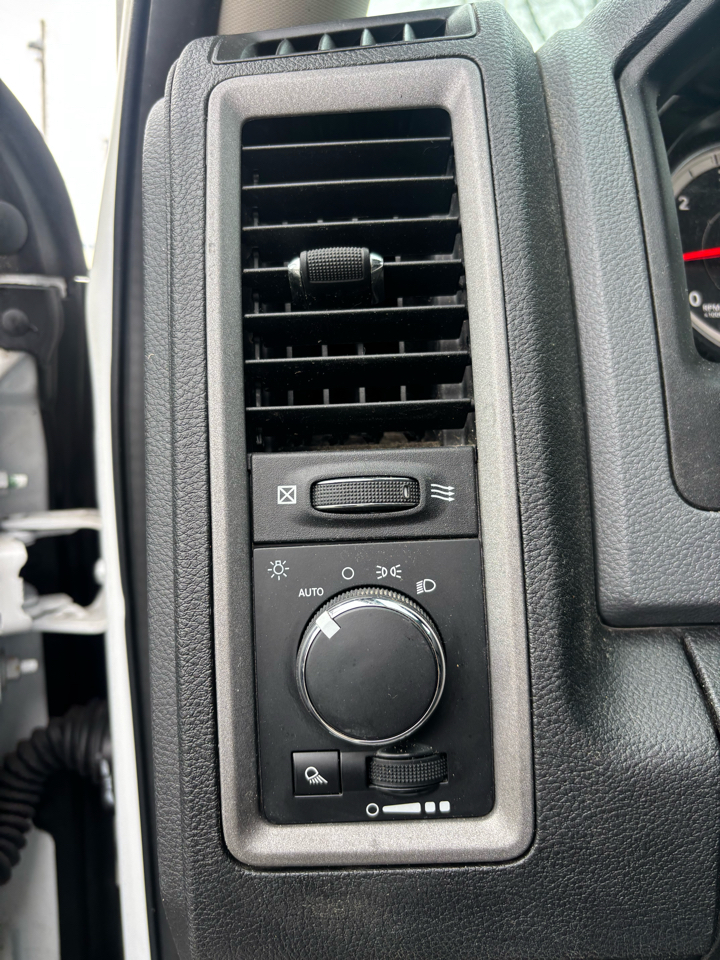 RAM 1500 Tradesman Quad Cab 4WD 2017