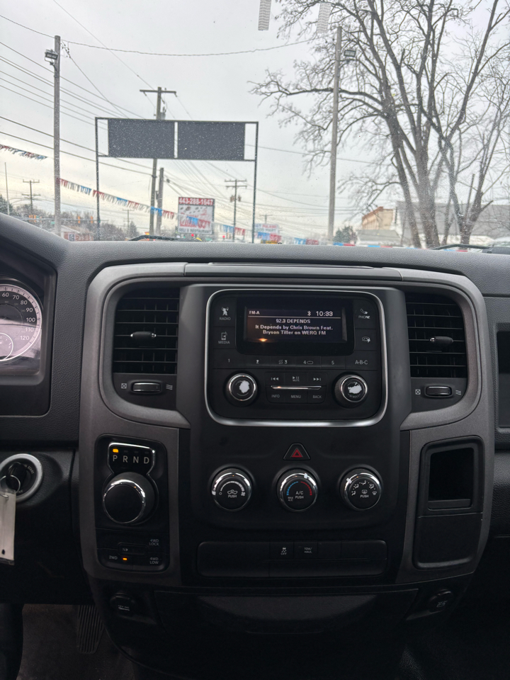 RAM 1500 Tradesman Quad Cab 4WD 2017