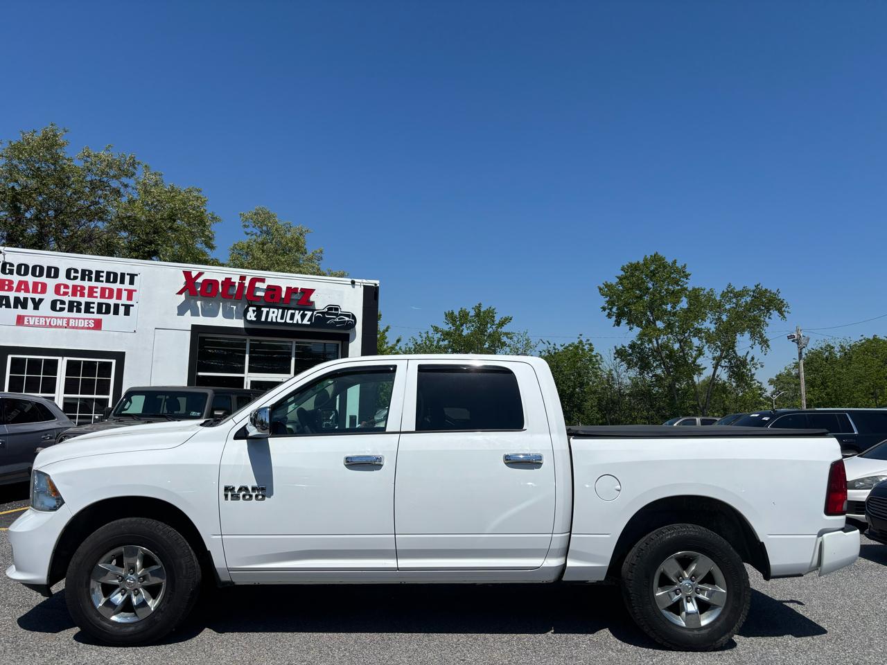 2017 RAM 1500 Express 4x4 Crew Cab 5'7" Box