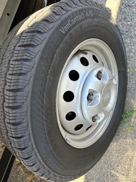 Ford Transit 250 Van Med. Roof w/Sliding Pass. 148-in. WB 2025