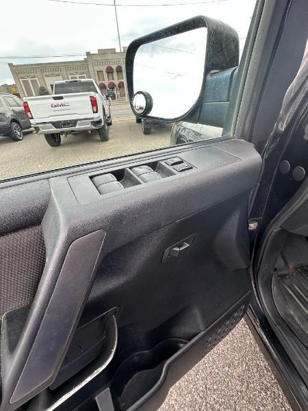 Nissan Titan S Crew Cab 4WD 2013