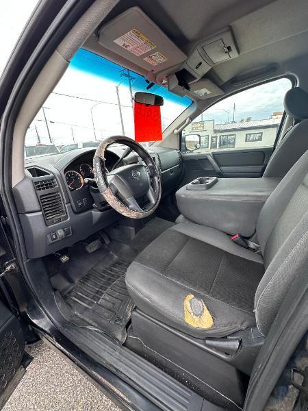 Nissan Titan S Crew Cab 4WD 2013